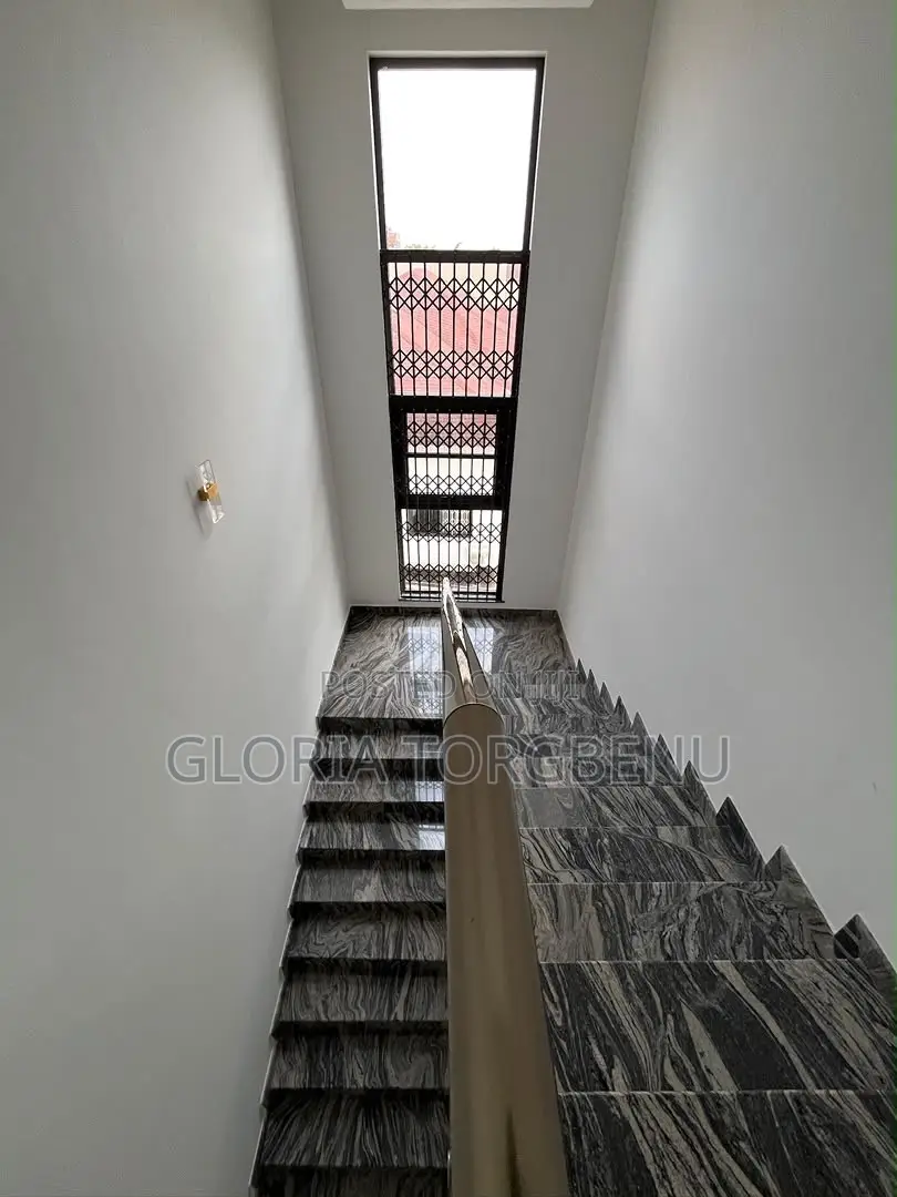 5bdrm Penthouse in East Legon for rent