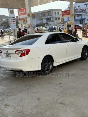 Toyota Camry SE 4dr Sedan (2.5L 4cyl 6A) 2013 White