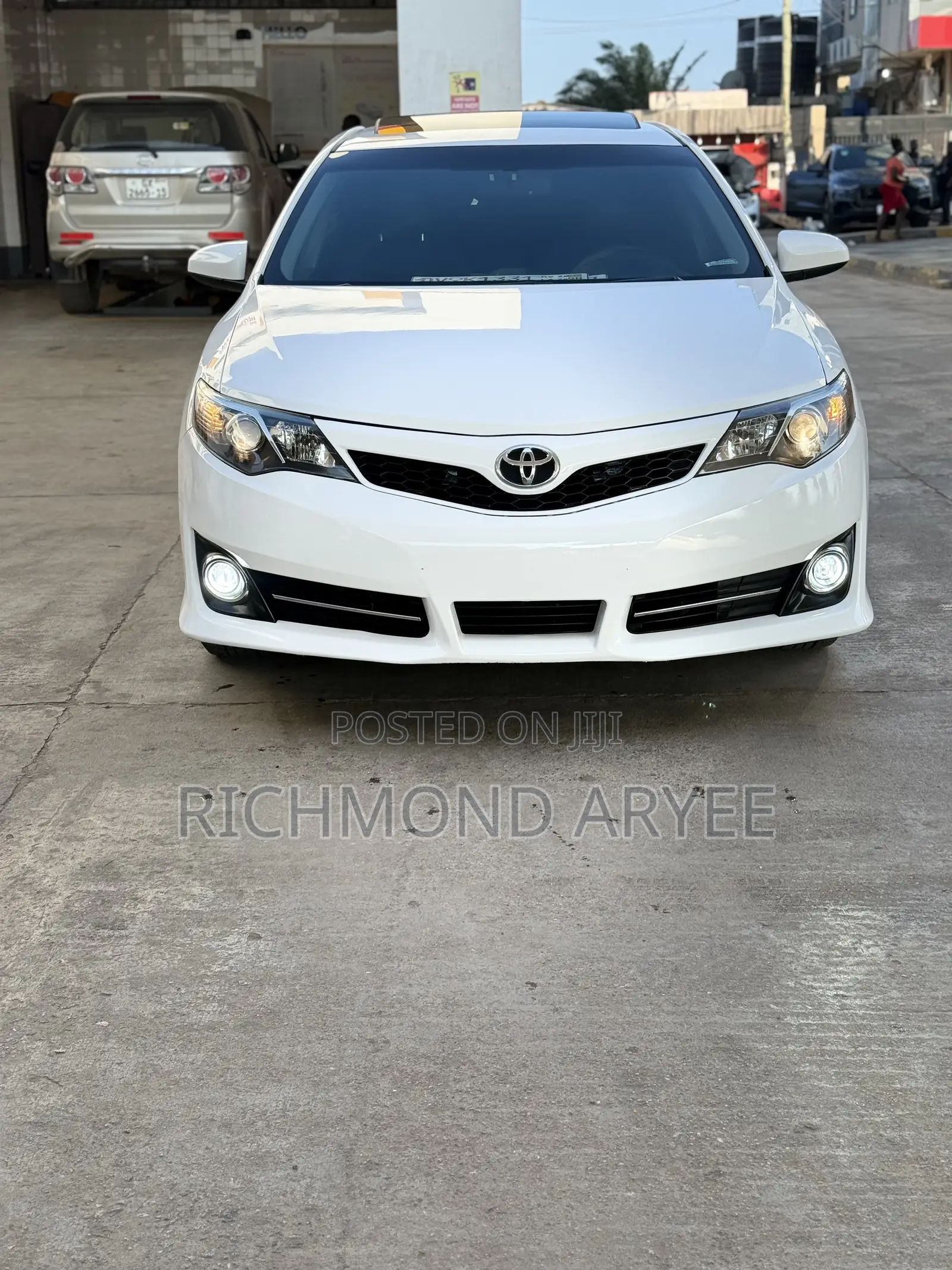 Toyota Camry SE 4dr Sedan (2.5L 4cyl 6A) 2013 White