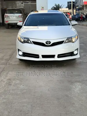 Toyota Camry SE 4dr Sedan (2.5L 4cyl 6A) 2013 White