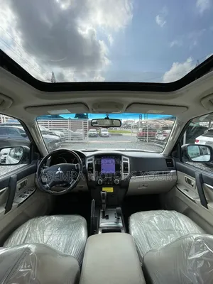 Mitsubishi Pajero 2017 White
