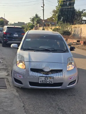 Toyota Vitz 1.3 FWD 3dr 2010 Silver