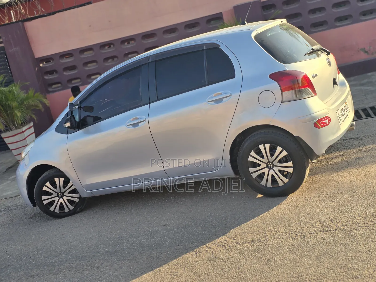 Toyota Vitz 1.3 FWD 3dr 2010 Silver