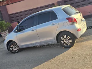Toyota Vitz 1.3 FWD 3dr 2010 Silver