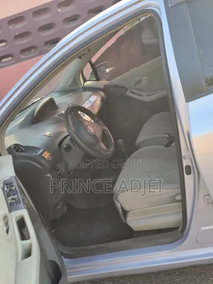 Toyota Vitz 1.3 FWD 3dr 2010 Silver