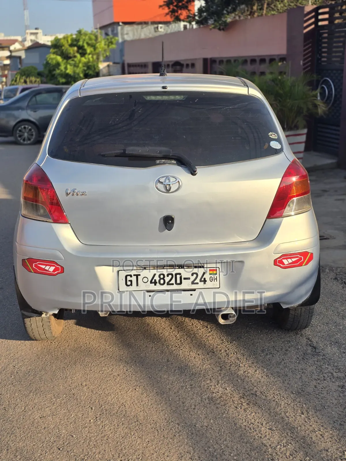 Toyota Vitz 1.3 FWD 3dr 2010 Silver