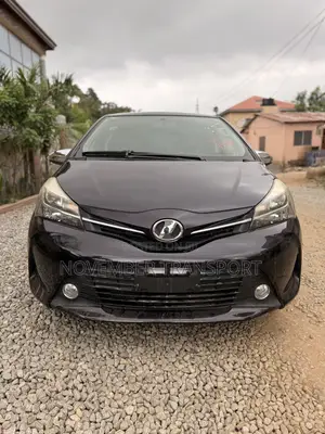 Toyota Vitz 1.3 FWD 5dr 2015 Burgundy
