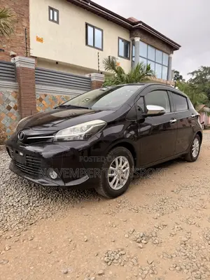 Toyota Vitz 1.3 FWD 5dr 2015 Burgundy