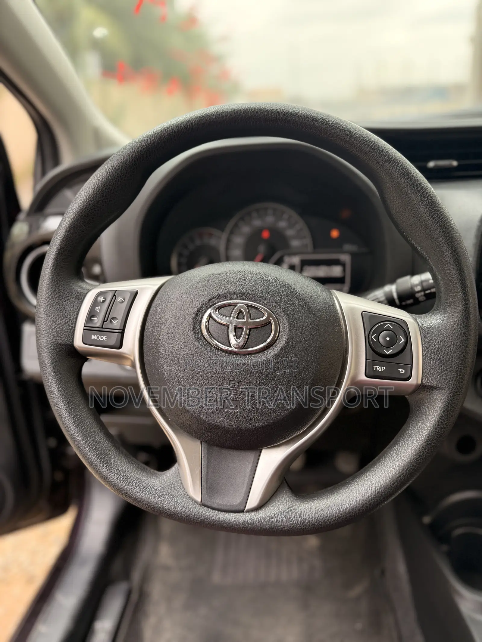 Toyota Vitz 1.3 FWD 5dr 2015 Burgundy