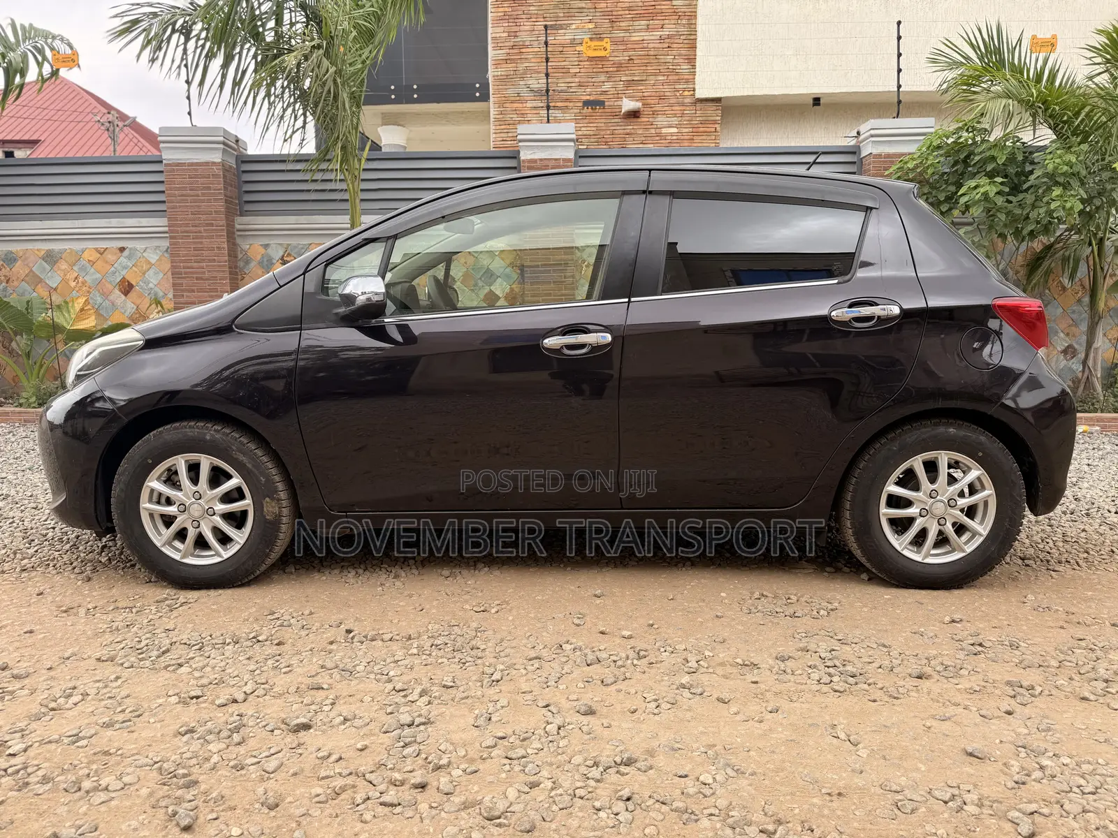 Toyota Vitz 1.3 FWD 5dr 2015 Burgundy