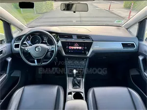 Volkswagen Touran 2024 Beige