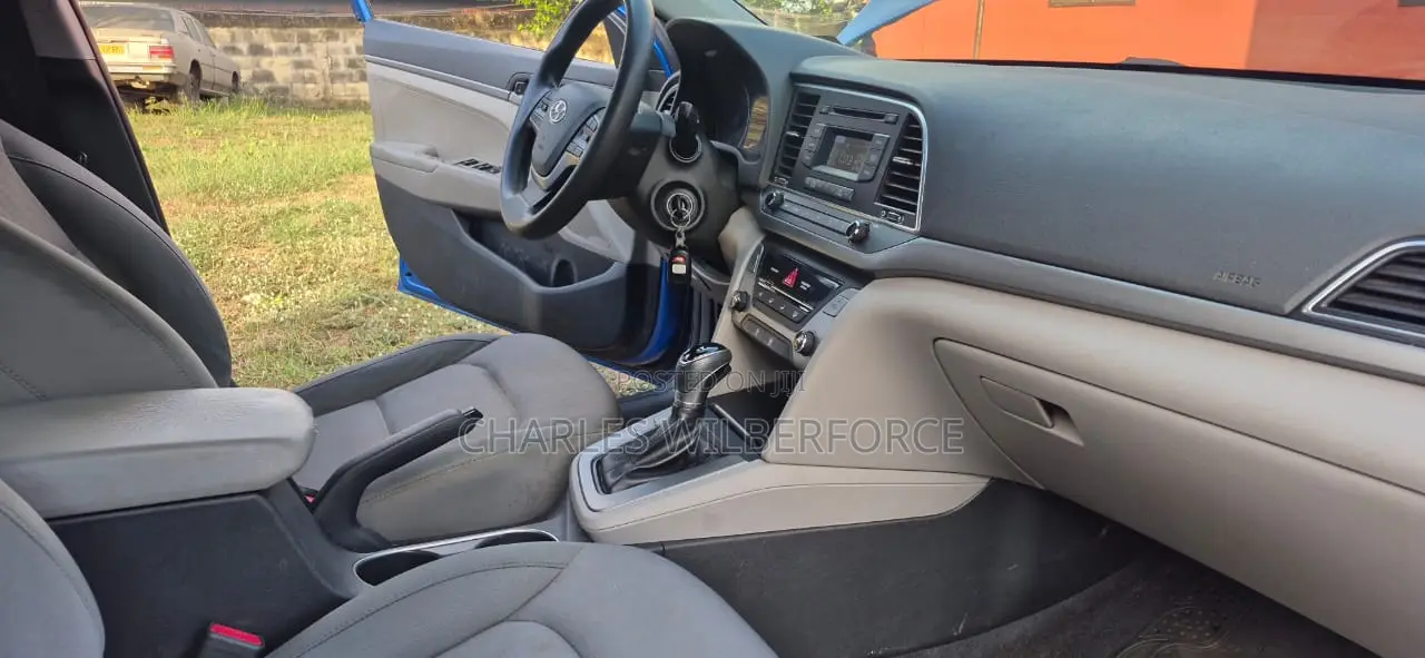 Hyundai Elantra SE Sedan FWD (2.0L 4cyl 6M) 2017 Blue