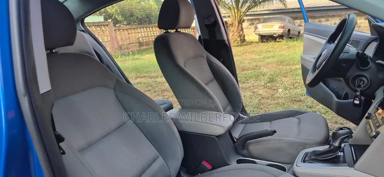 Hyundai Elantra SE Sedan FWD (2.0L 4cyl 6M) 2017 Blue