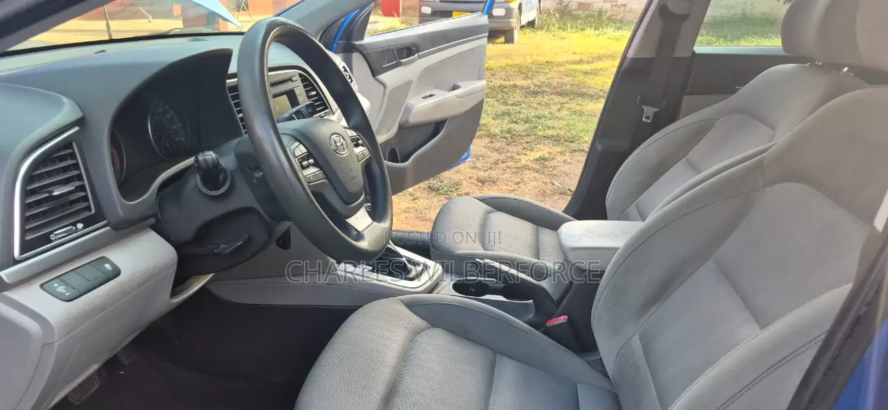 Hyundai Elantra SE Sedan FWD (2.0L 4cyl 6M) 2017 Blue