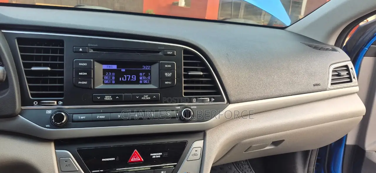 Hyundai Elantra SE Sedan FWD (2.0L 4cyl 6M) 2017 Blue