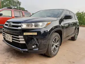 Toyota Highlander LE 4x4 V6 (3.5L 6cyl 8A) 2017 Black