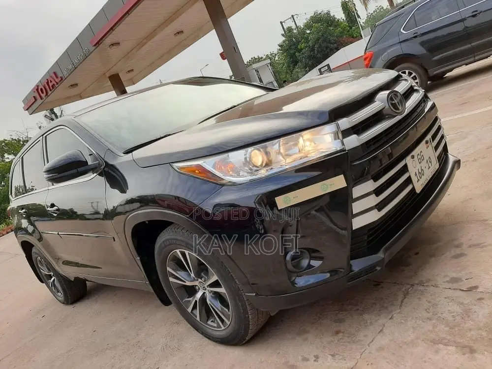 Toyota Highlander LE 4x4 V6 (3.5L 6cyl 8A) 2017 Black