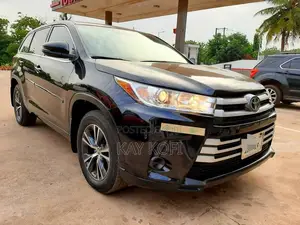 Toyota Highlander LE 4x4 V6 (3.5L 6cyl 8A) 2017 Black