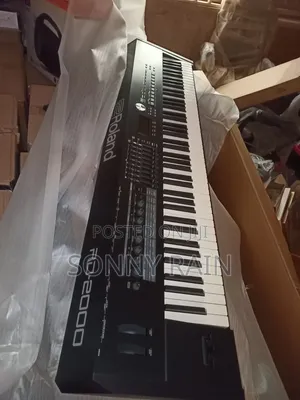 Roland RD 2000