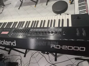 Roland RD 2000