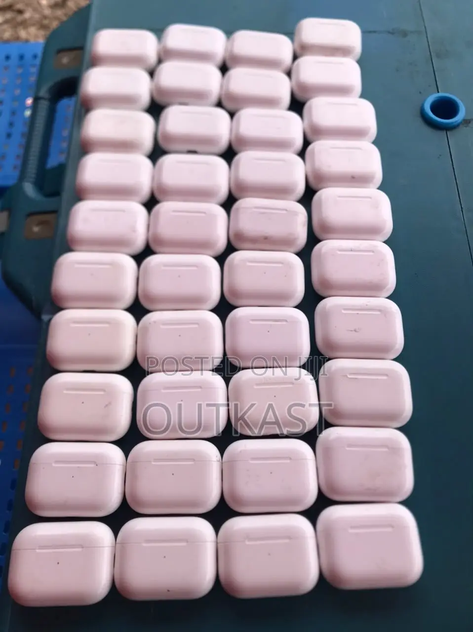Original Air Pod Pro
2nd 3rd Gen
Strong Battery