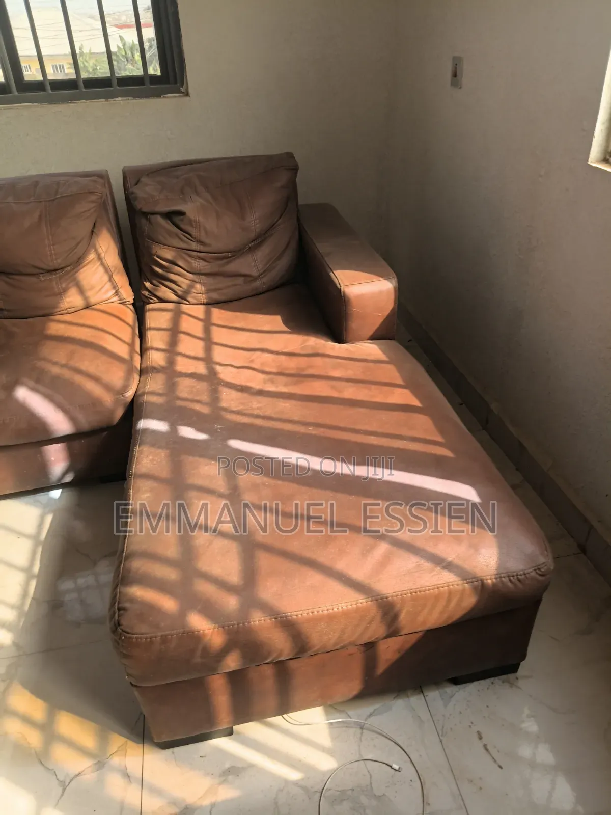 Living Room 100% Leather Sofa for Quick Sale