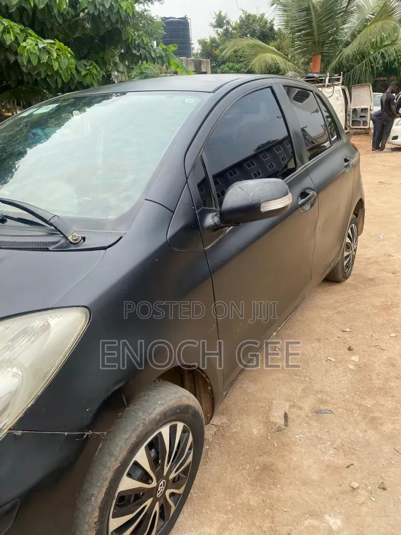 Toyota Vitz 2012 Black