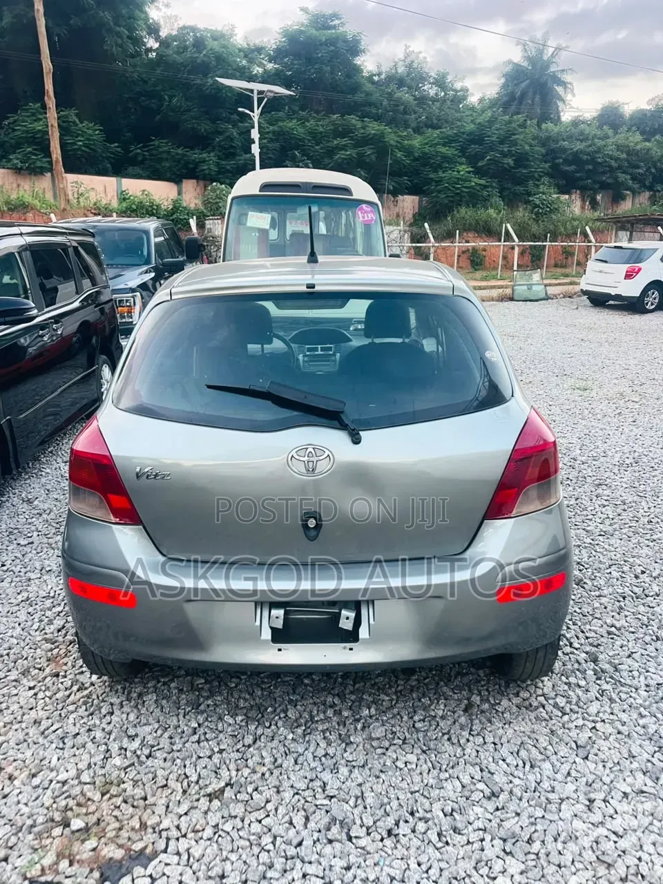 Toyota Vitz 1.3 FWD 5dr 2010 Gray