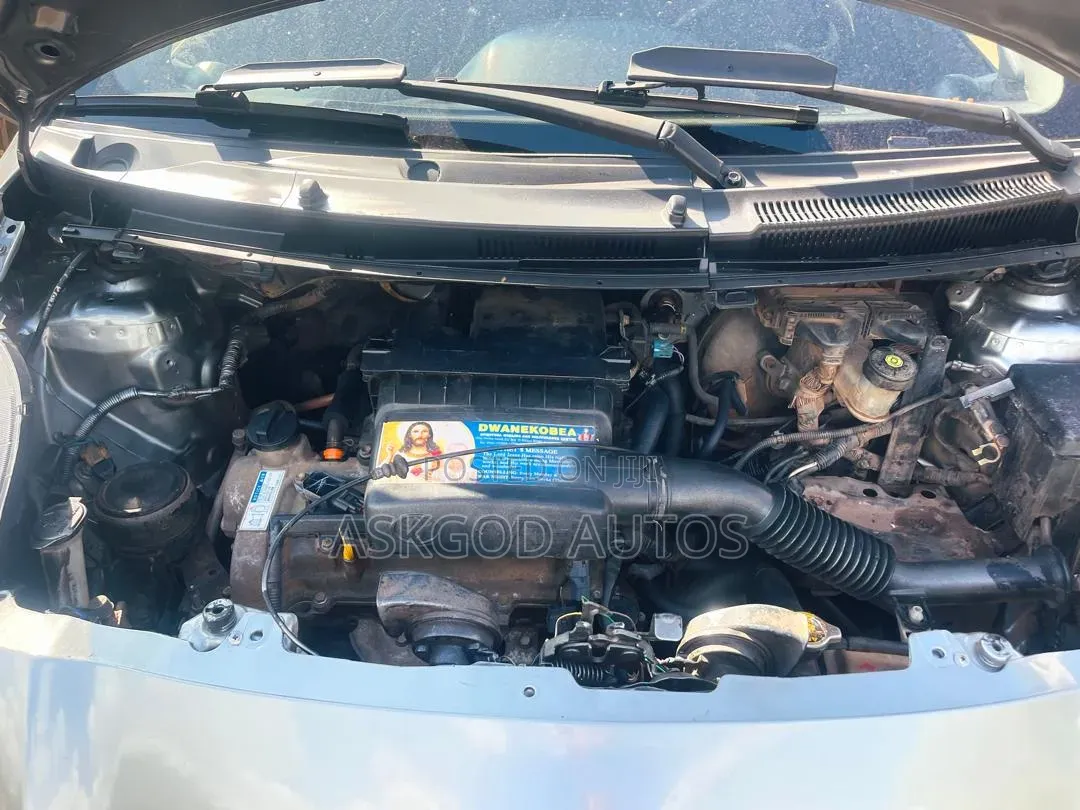 Toyota Vitz 1.3 FWD 5dr 2010 Gray