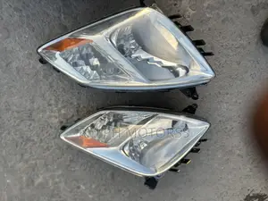 Toyota Prius 2004-2009 Headlight Pair