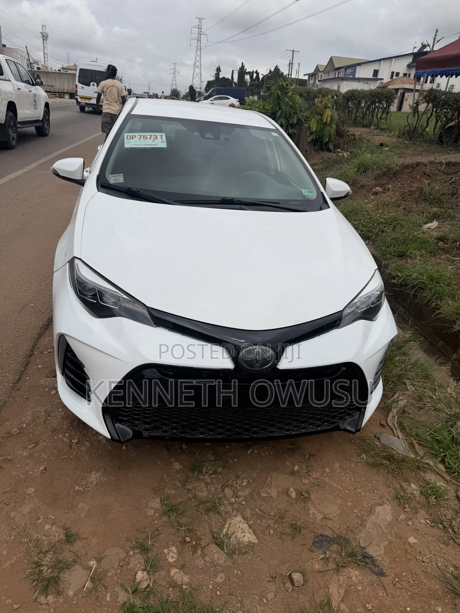 Toyota Corolla SE (1.8L 4cyl 2A) 2018 White