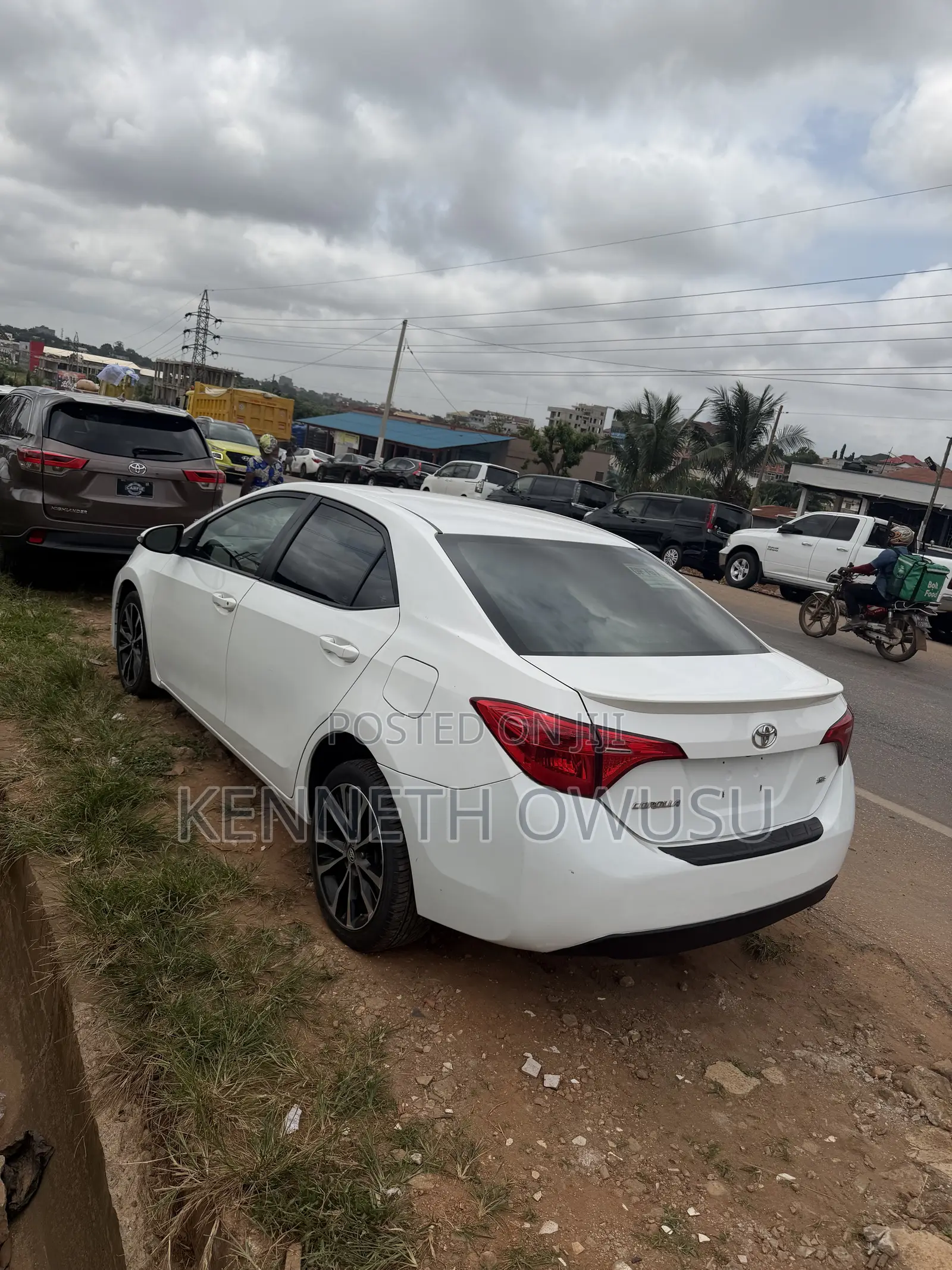 Toyota Corolla SE (1.8L 4cyl 2A) 2018 White