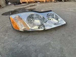 Toyota Avalon 2000-2004 Headlight Pair