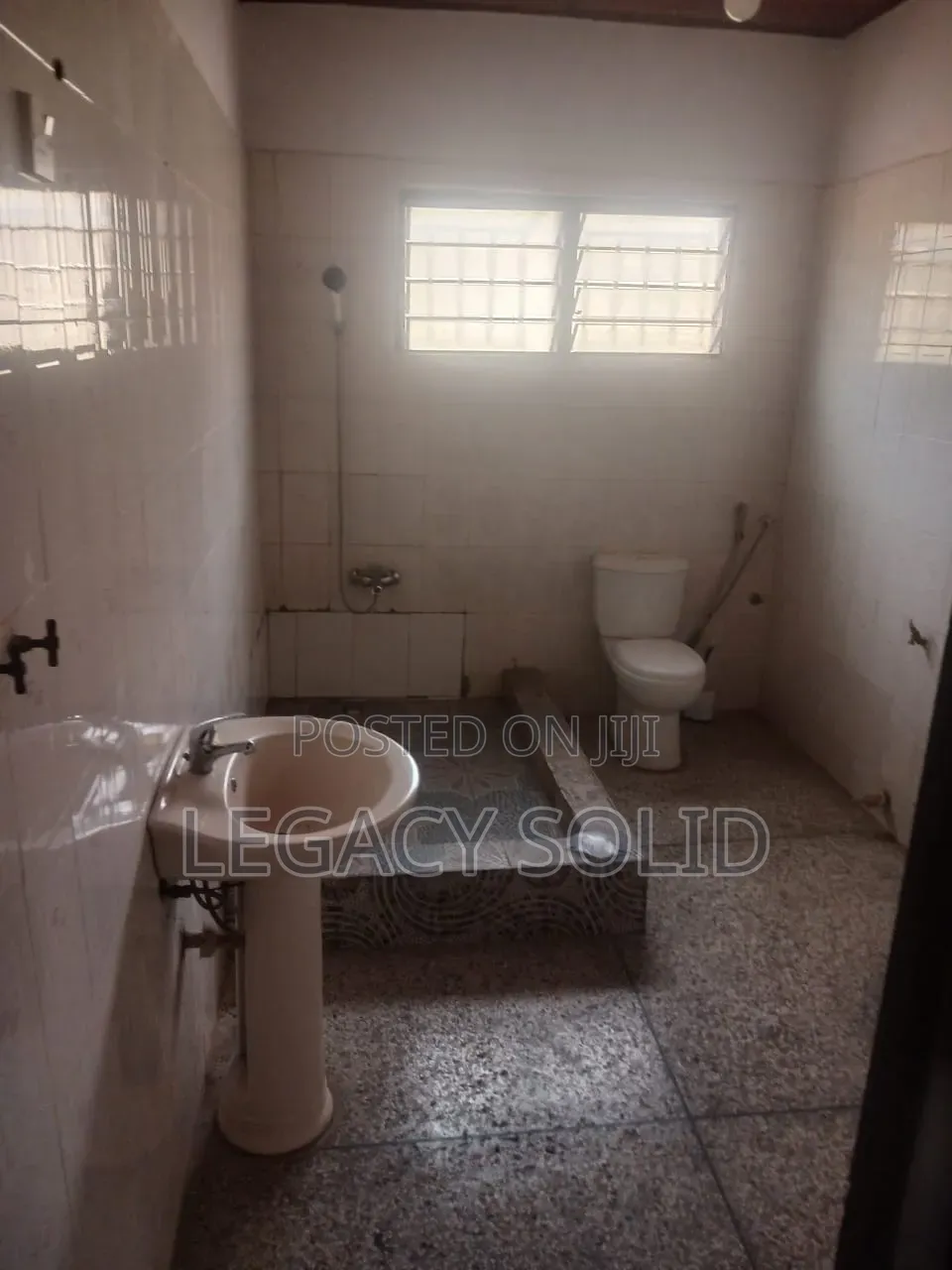 3bdrm House in Legacy Solid Real, Baatsona Total for rent