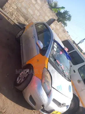 Toyota Yaris 2010 Yellow