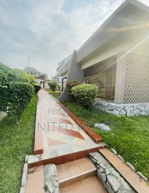 8bdrm House in Dansoman for rent