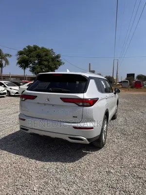 Mitsubishi Outlander 2.4 PHEV AWD 2023 White