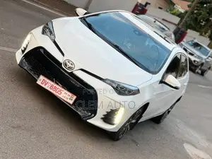 Toyota Corolla SE (1.8L 4cyl 2A) 2018 White