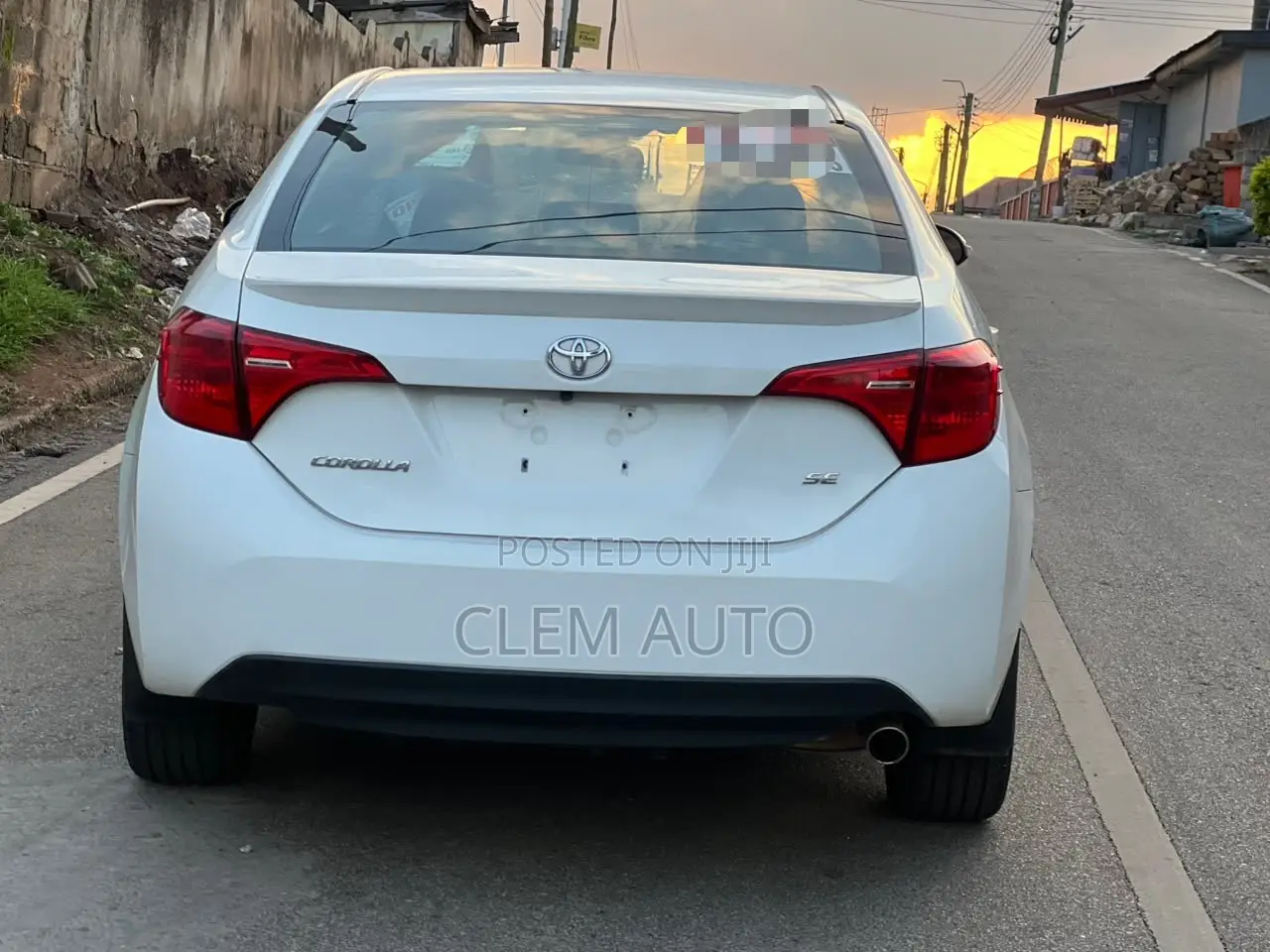 Toyota Corolla SE (1.8L 4cyl 2A) 2018 White