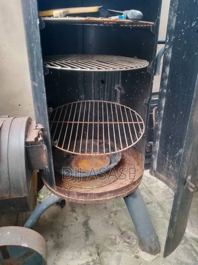 Vertical Offset Charcoal BBQ Smoker Grill