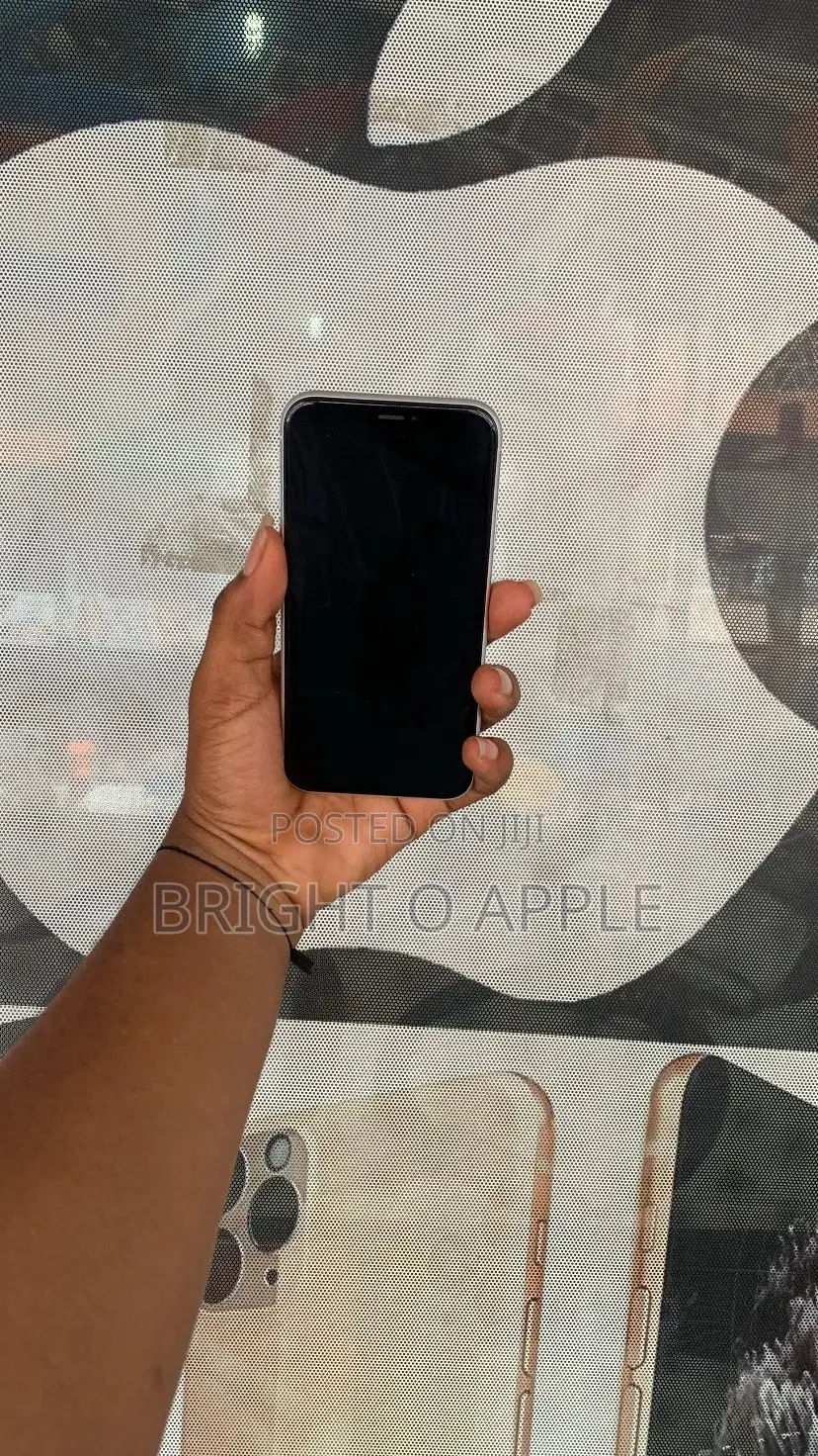 New Apple iPhone XR 64 GB White