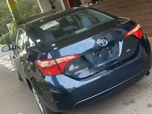 Toyota Corolla LE (1.8L 4cyl 2A) 2019 Blue