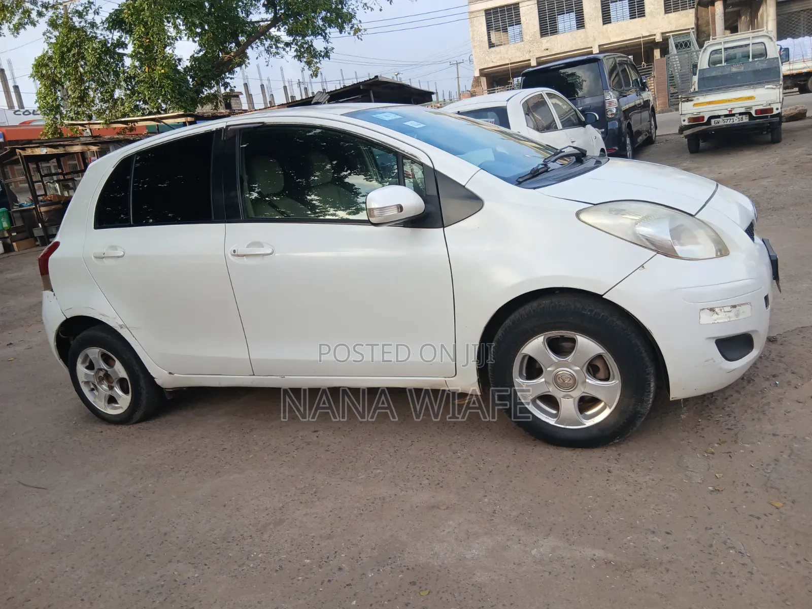 Toyota Vitz 2010 White