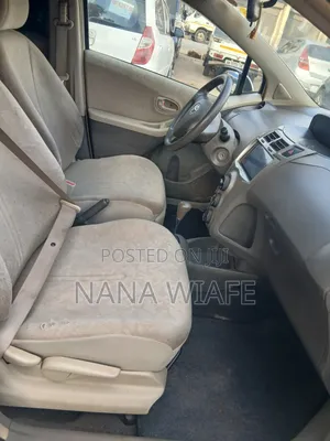 Toyota Vitz 2010 White