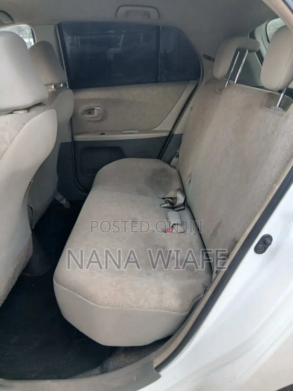 Toyota Vitz 2010 White