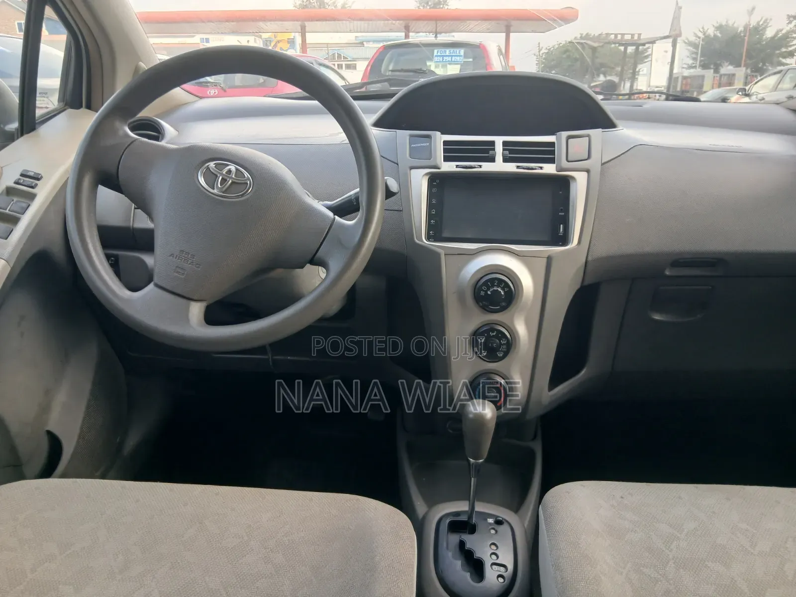 Toyota Vitz 2010 White