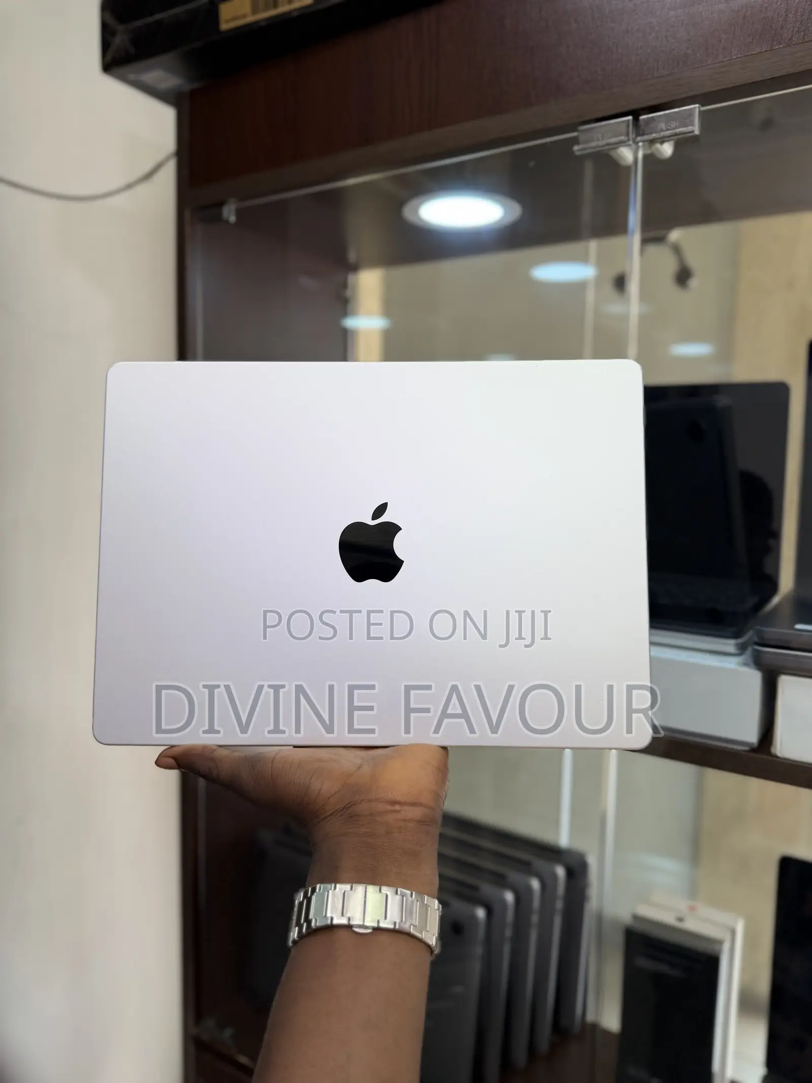 Laptop Apple MacBook Pro 2023 M3 8GB Apple M3 Pro SSD 512GB