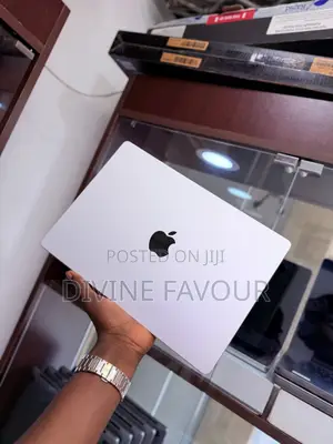 Laptop Apple MacBook Pro 2023 M3 8GB Apple M3 Pro SSD 512GB