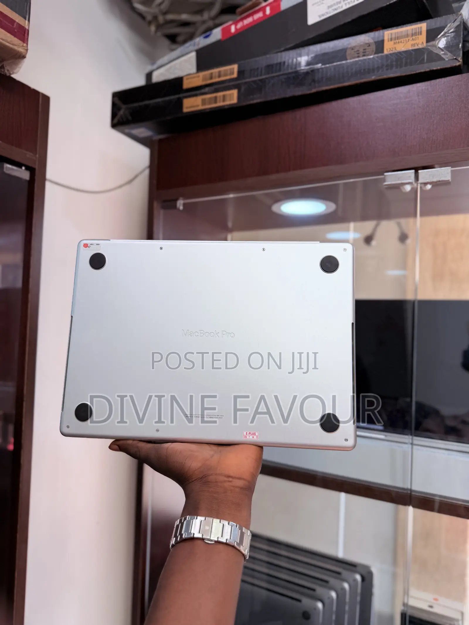 Laptop Apple MacBook Pro 2023 M3 8GB Apple M3 Pro SSD 512GB