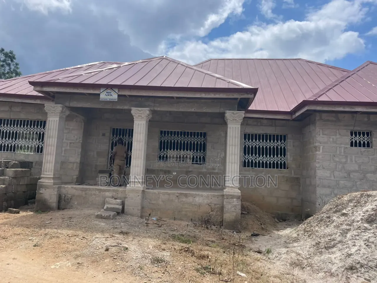 5bdrm House in Kojomensakrom, Asikuma/Odoben/Brakwa for sale